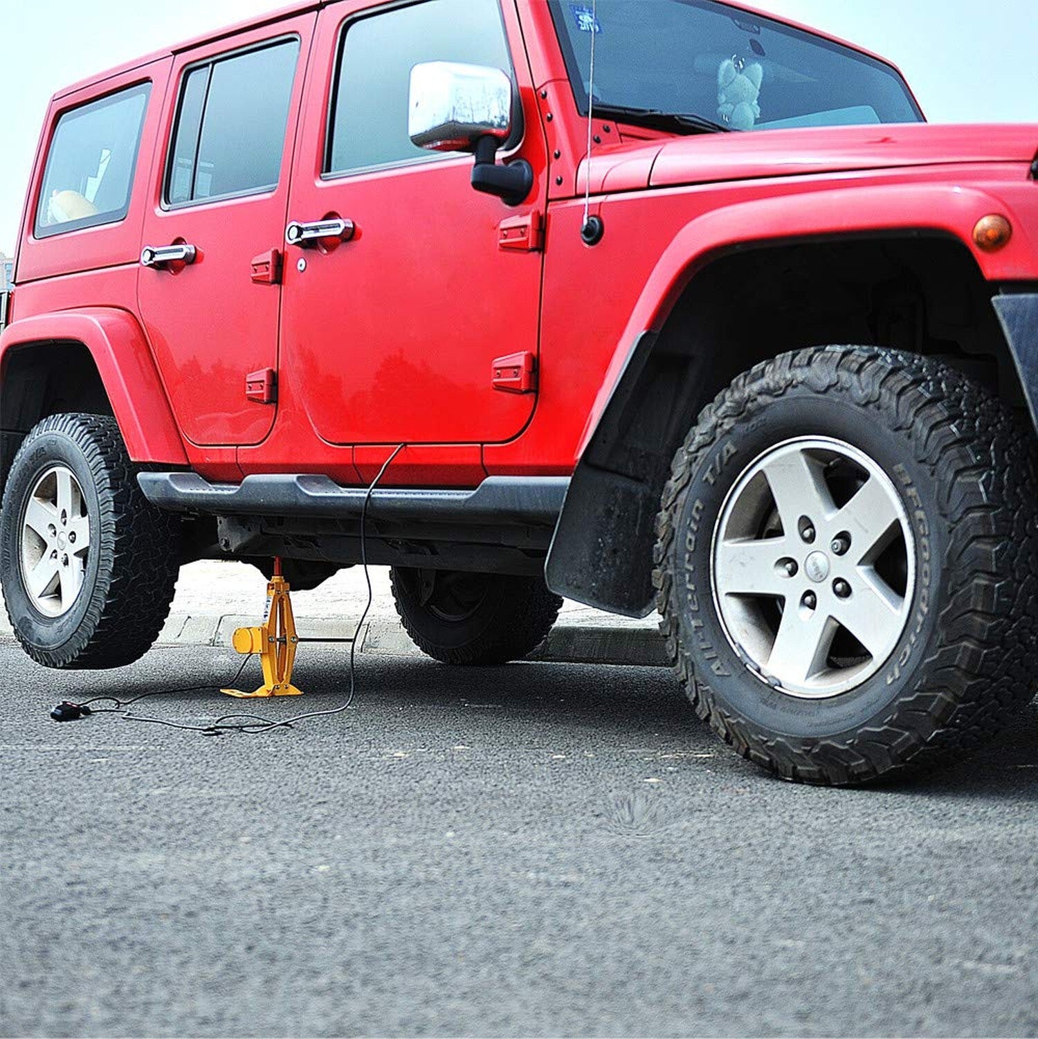 Electric Car Jack 2 Ton 12V Electric Scissor Jack with Storage Box for Car SU...